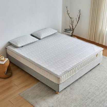 [Új modell] Ice Silk prémium nyári hűsítő matracvédő jégselyem felülettel, mosható kivitelben, gumipántos rögzítéssel, 2 db párnahuzattal, egyszemélyes és kétszemélyes méretben | Sincere